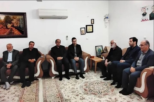 دیدار معاون سیاسی امنیتی استاندار و فرماندار شهرستان بوشهر با خانواده شهدای جنگ رمضان