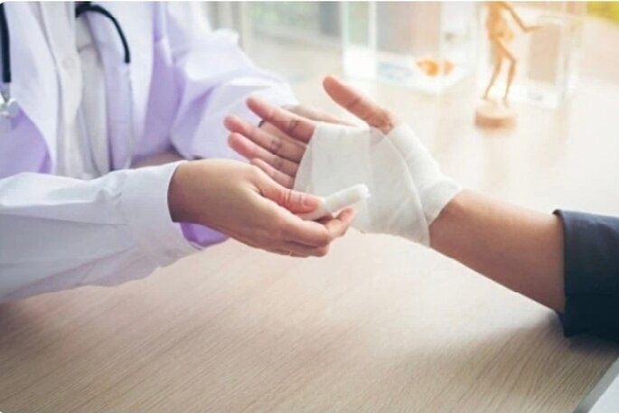 برگزاری کارگاه کمک‌های اولیه در شرایط جنگی در مساجد کرمان