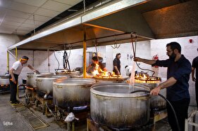 حمایت مردمی از رزمندگان: فعالیت جهادی در پخت و رساندن افطار