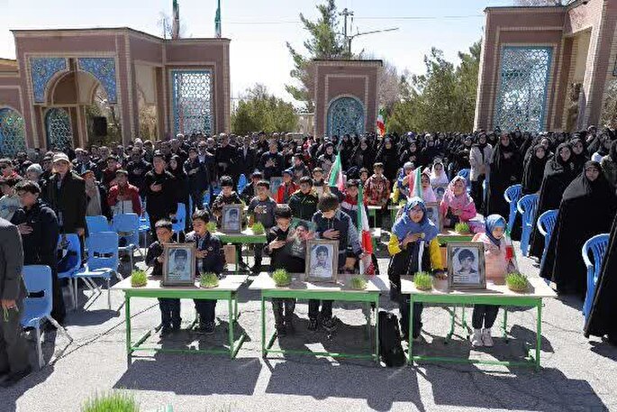 بیعت دانش‌آموزان چهارمحال‌و‌بختیاری با رهبر معظم انقلاب