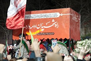 فیلم | میزبانی مردم خرم‌آباد از شهدای ناوشکن دنا