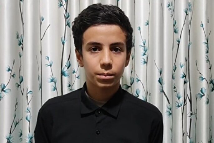 تلاوت آیه ۵ سوره شرح از سوی حافظ خردسال همدانی