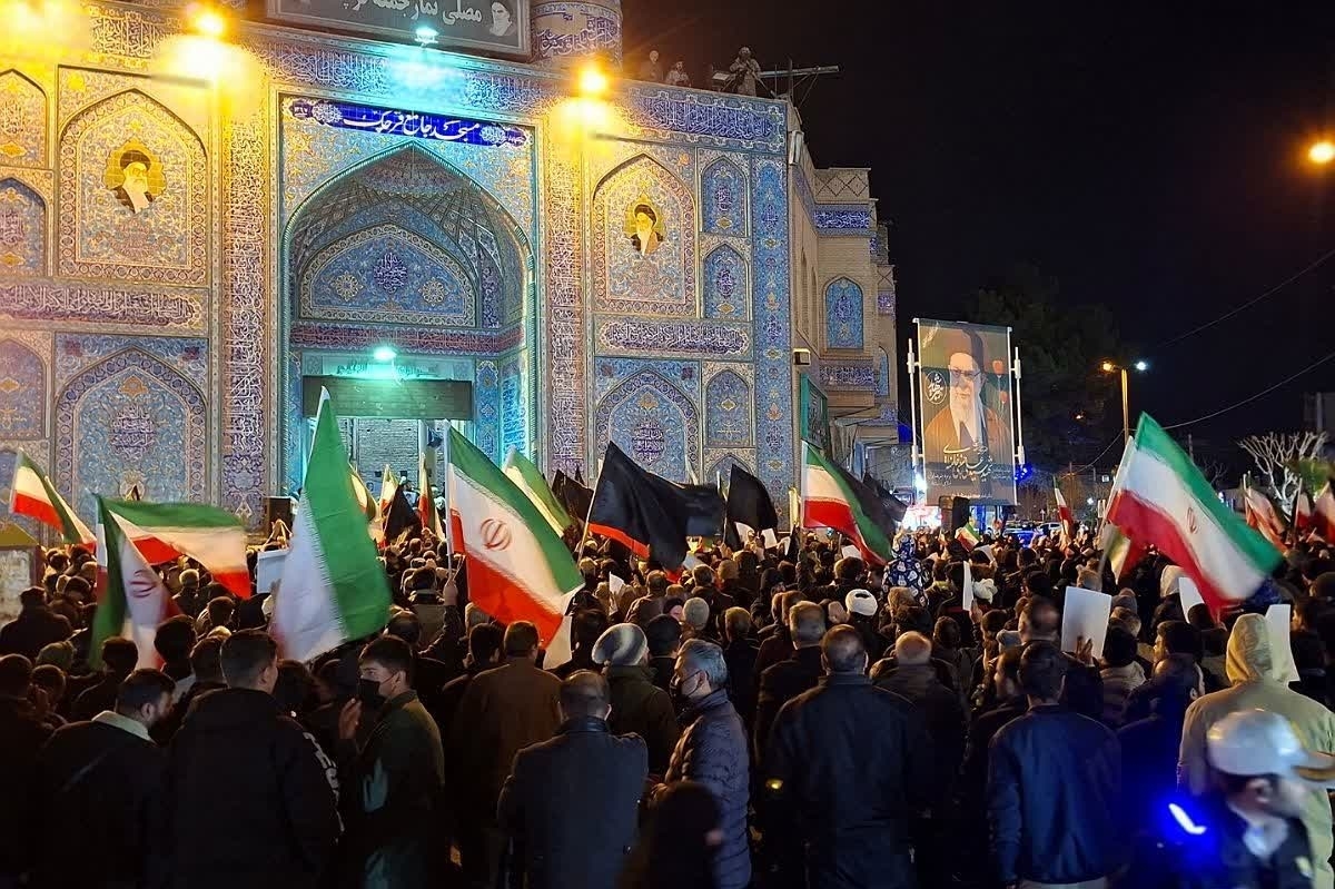 راهپیمایی شبانه مردم قرچک در محکومیت حمله آمریکاصهیونی