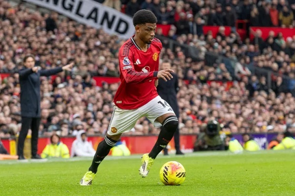 ستاره منچستریونایتد: قبل از مسابقه به جای موسیقی قرآن گوش می‌دهم