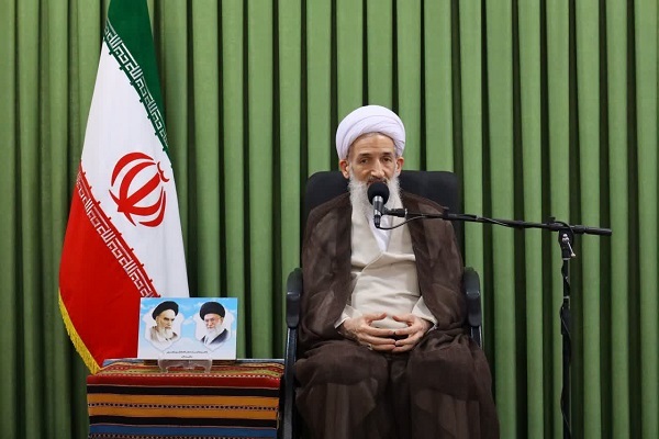 مسائل اصلی و دغدغه‌های واقعی زنان در اولویت قرار گیرد
