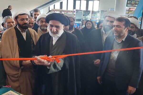 نمایشگاه علوم قرآن و عترت با حضور نماینده ولی فقیه در چهارمحال و بختیاری در شهرکرد افتتاح شد