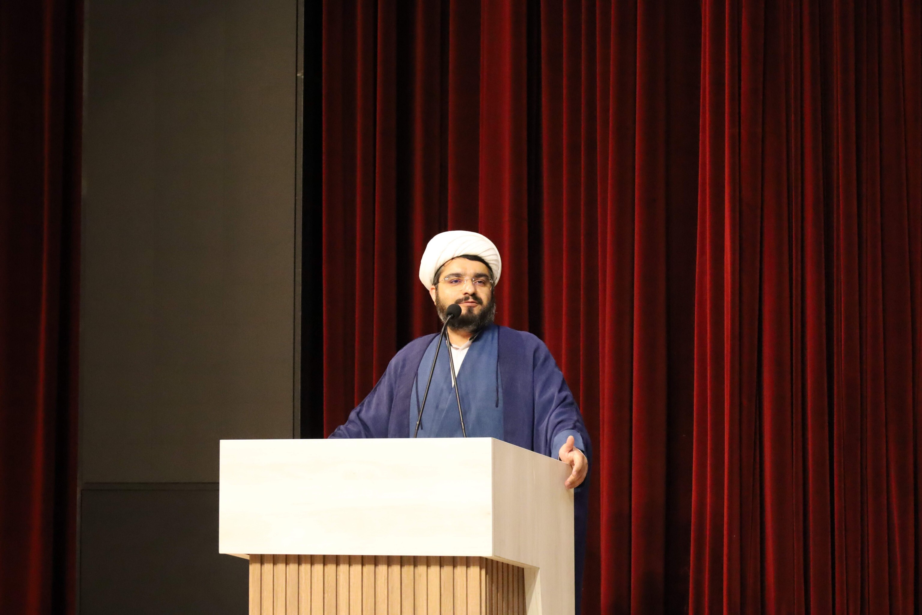 حجت‌الاسلام والمسلمین روح‌الله میرزاده، مسئول اندیشکده تعلیم و تربیت تسنیم