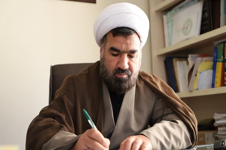 حجت‌الاسلام یغمایی، مدیر مدرسه علمیه حضرت ولی‌عصر(عج) تبریز