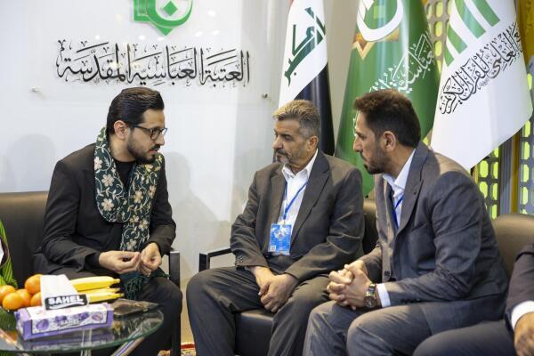 حضور گسترده بازدیدکنندگان از غرفه آستان عباسی در سی‌وسومین نمایشگاه بین‌المللی قرآن کریم+عکس