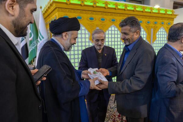 حضور گسترده بازدیدکنندگان از غرفه آستان عباسی در سی‌وسومین نمایشگاه بین‌المللی قرآن کریم+عکس