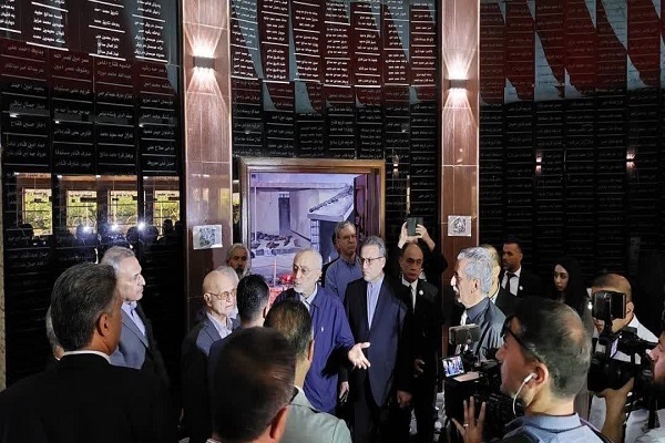 بازدید «علی‌اکبر صالحی» از موزه بمباران شیمیایی شهر حلبچه