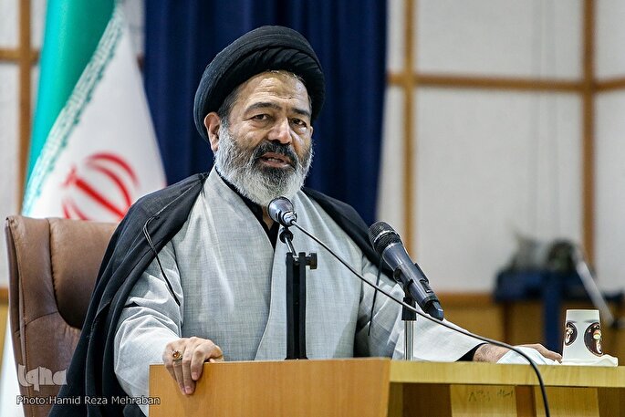 پایبندی به راه الهی؛ مهم‌ترین شاخصه‌ امت‌سازی