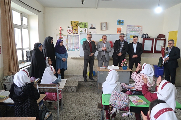 مدرسه‌ای در اردبیل که همه معلمانش حامی ایتام هستند