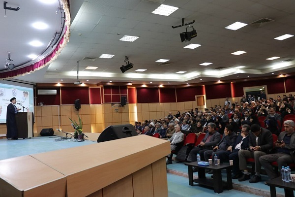 آیین گرامی‌داشت مقام معلم و تجلیل از اساتید نمونه دانشگاه مازندران برگزار شد