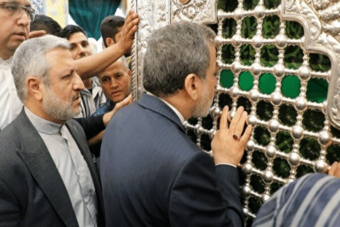 عکس | تشرف وزیر امورخارجه به زیارت حرم بانوی کرامت
