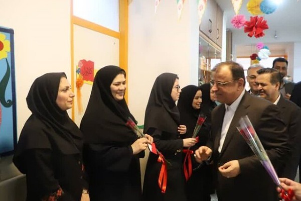 تجلیل استاندار گلستان از معلمان مدرسه استثنایی مهر
