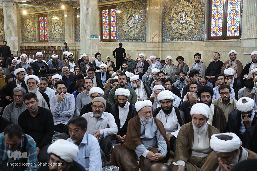 مراسم تشییع استاد فلسفه و حکمت ایران در قم برگزار شد مراسم تشییع استاد فلسفه و حکمت ایران در قم برگزار شد