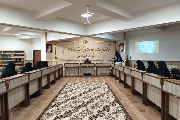 ضرورت تبیین جایگاه حوزه علمیه برای مردم