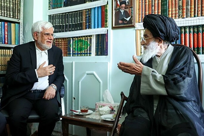 دیدار معاون اول رئیس‌جمهور با پدر شهید آل‌هاشم