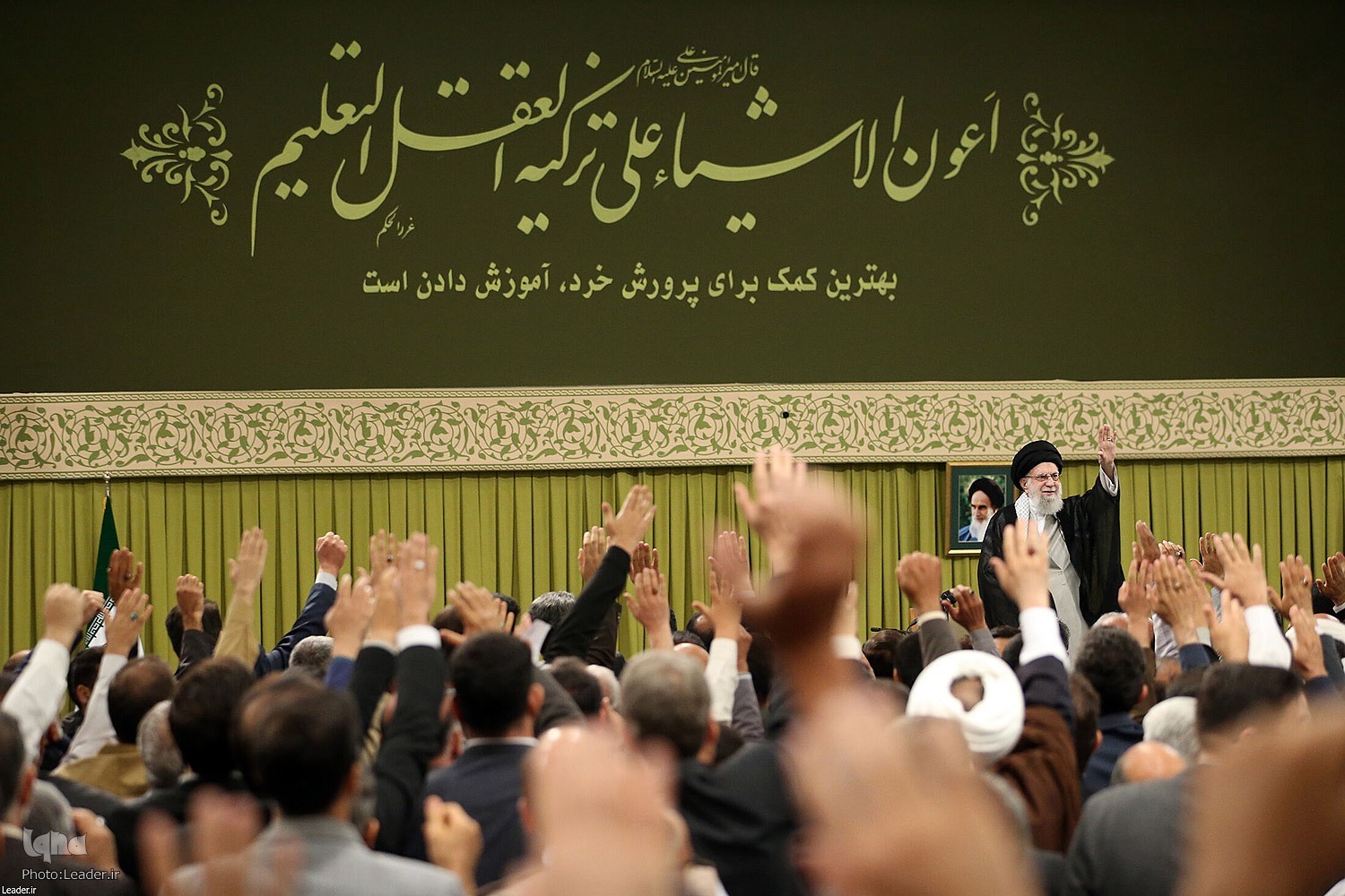 رهبر معظم انقلاب در دیدار هزاران تن از معلمان رهبر معظم انقلاب در دیدار هزاران تن از معلمان