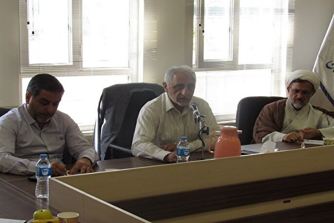 اساتید بسیجی در تبیین مسائل سیاسی و اجتماعی پیشگام باشند