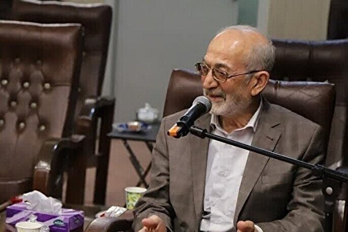 ادب در برابر والدین؛ مسئله‌ای هم‌تراز عبودیت خداوند