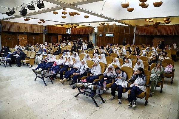 مرحله استانی سومین جشنواره قصه‌گویی «نهال امید» پایتخت برگزار شد