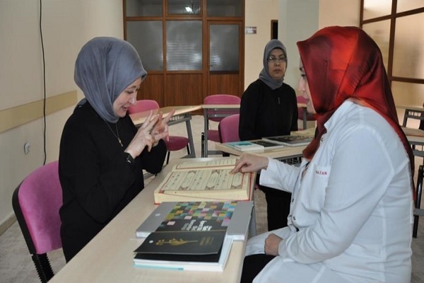 تلاش بانوان ناشنوای ترکیه‌ای برای فراگیری قرآن و معارف