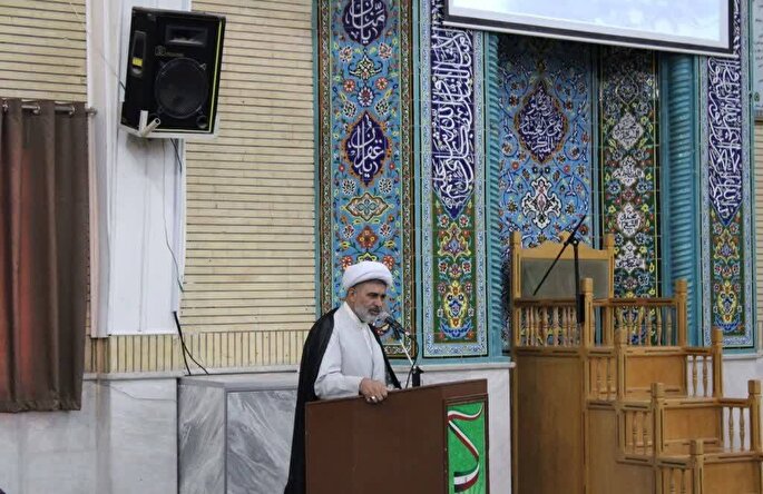 امام خمینی(ره) ابرمرد تاریخ و بیدارگر جهان بود