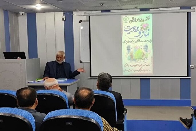 نماز جماعت باعث همبستگی و اتحاد در جامعه می‌شود