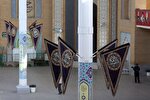 عکس | اهتزاز پرچم عزاداری امام باقر(ع) بر فراز گنبد بانوی کرامت