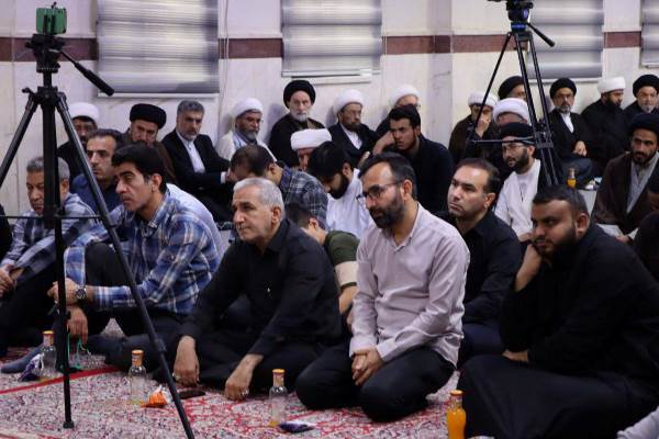 آماده// امام خمینی(ره) شجره طیبهای بود که با نور ایمان جهان را بیدار کرد آماده// امام خمینی(ره) شجره طیبهای بود که با نور ایمان جهان را بیدار کرد