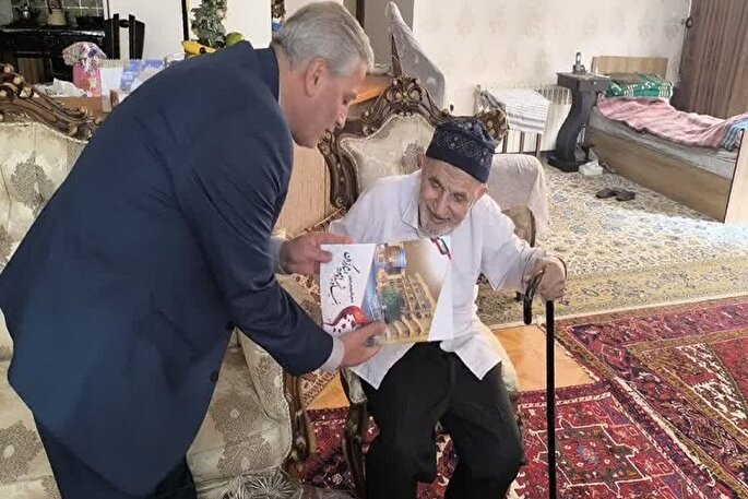 تجلیل مدیرکل بنیاد شهید آذربایجان‌شرقی از چهار خانواده شهید در تبریز