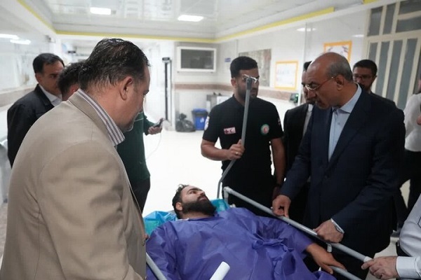 استاندار کرمانشاه از مجروحین حمله تروریستی رژیم صهیونیستی عیادت کرد