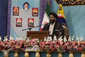 جامعه‌ای پیروز است که در کنار ولی زمانش بایستد