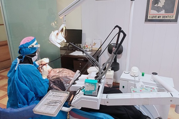 ارائه خدمات دندانپزشکی برای دانش‌آموزان دارالاکرام در «طفلی به نام شادی»