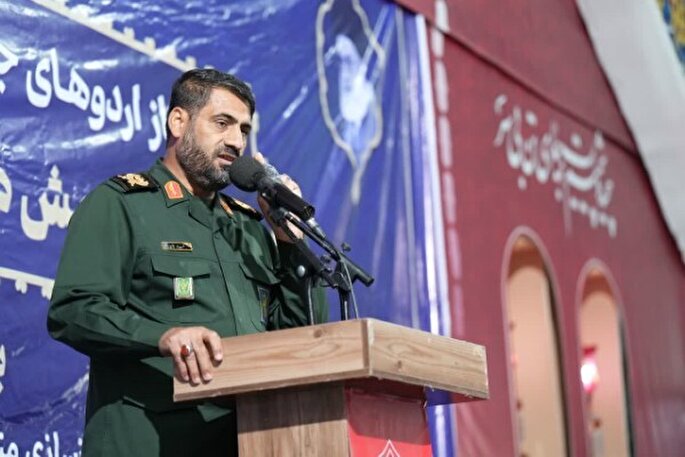 مردم با حضور در کنار رهبری و نیروهای مسلح مشت محکمی به دهان دشمن کوبیدند