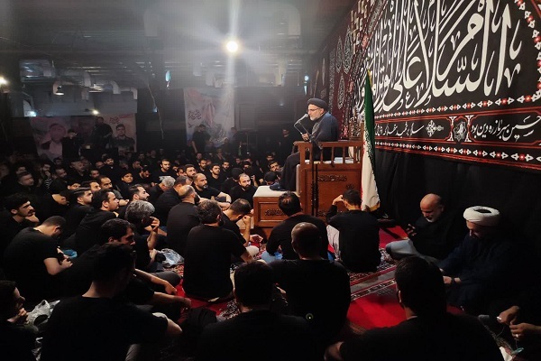حجت‌الاسلام والمسلمین سیدمهدی خاموشی، رئیس سازمان اوقاف و امور خیریه کشور،  در جمع عزاداران هیئت فاطمه‌الزهرا(س) بابل