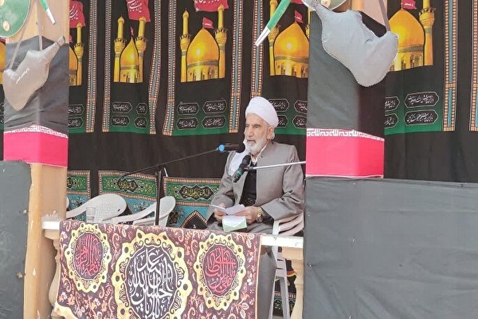 امام حسین(ع) درس مقاومت در برابر ظلم و ستم را به مردم آموخت