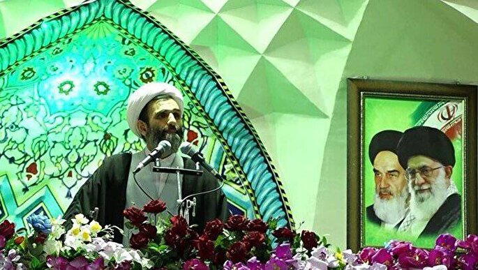 پیوند امت با امام جامعه رمز عبور از فتنه‌هاست