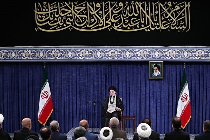 ملت با جهت‌گیری‌های گوناگون سیاسی و وزن متفاوت مذهبی پای ایران عزیز ایستاد
