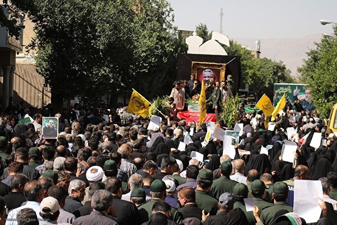 وداع باشکوه مردم شیراز با سردار جهادگر میدان‌ها