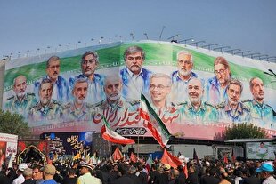 تصویر شهدای اقتدار ایران بر میدان انقلاب نقش بست