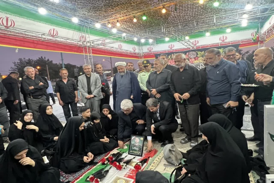 ادای احترام استاندار اصفهان به مقام شهید روح‌الله گیاه‌دوست