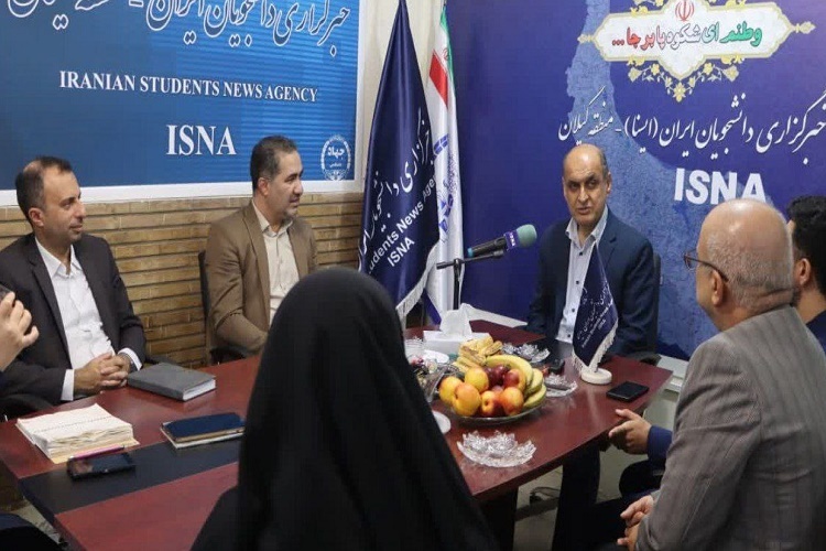 با افتخار خودم را از خانواده جهاددانشگاهی می دانم