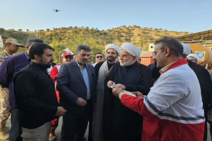 عکس | بازدید میدانی نماینده ولی فقیه در کردستان از مواکب مستقر در پایانه مرزی باشماق