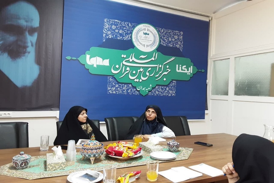 نشست تبیین شخصیت حضرت زینب(س) و رسالت زنان کاروان حسینی در ایکنای همدان