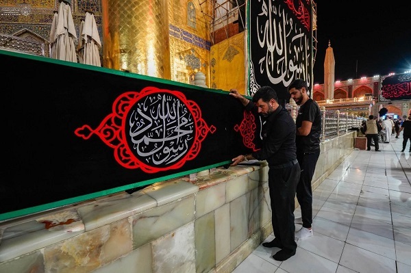 سیاه‌پوش شدن عتبه علوی به مناسبت سالروز وفات پیامبر (ص) + عکس
