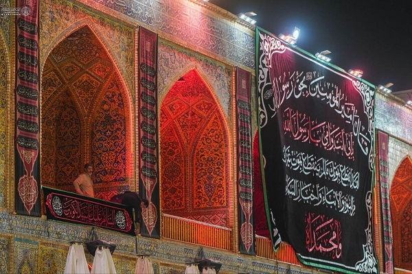 سیاه‌پوش شدن عتبه علوی به مناسبت سالروز وفات پیامبر (ص) + عکس