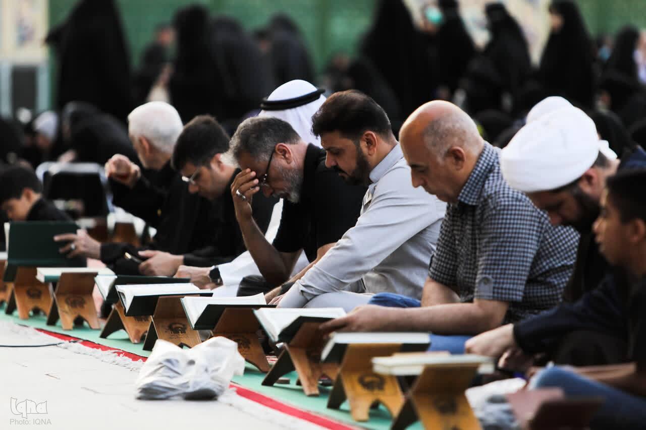 برگزاری محفل قرآنی زائران غیرایرانی در حرم مطهر رضوی برگزار شد